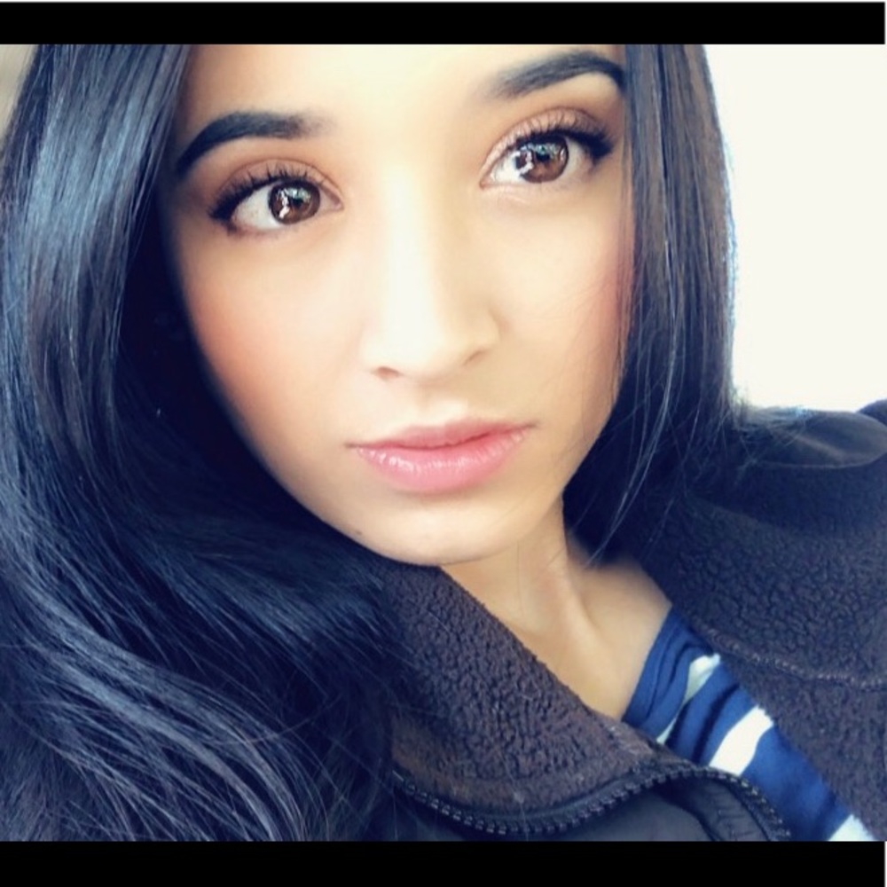 Meet your Posher, Cintya